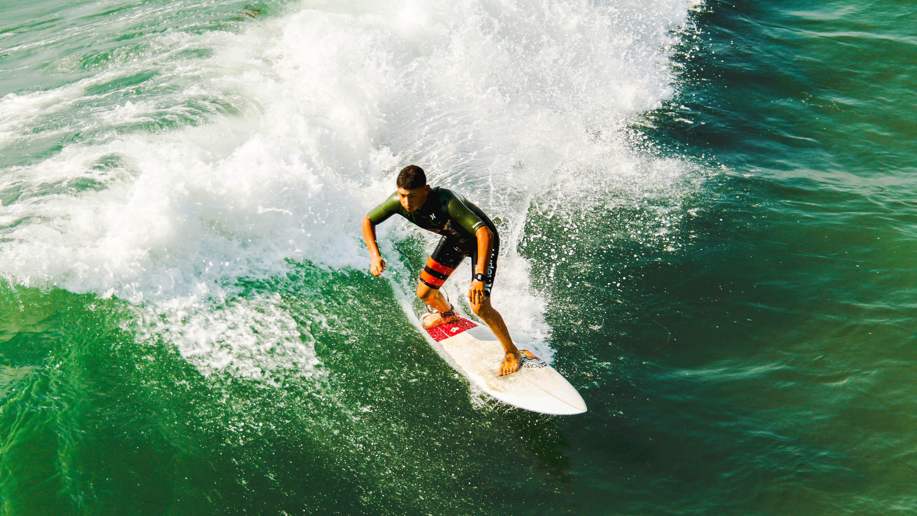 冰雪运动热潮席卷全国，青少年选手崭露头角